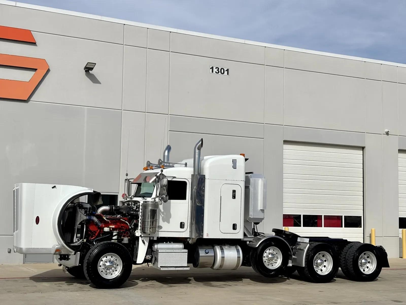 2017 Peterbilt 389 in Hutchins, TX — photo 10