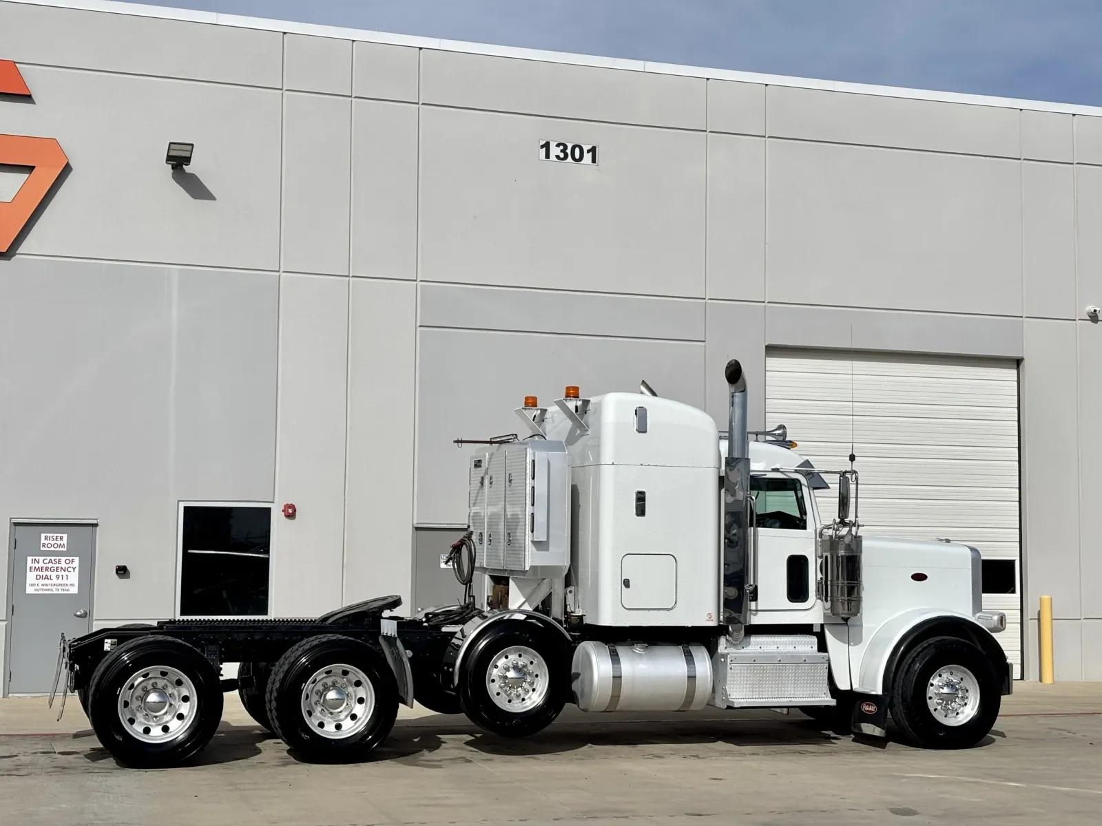 2017 Peterbilt 389 in Hutchins, TX — photo 5