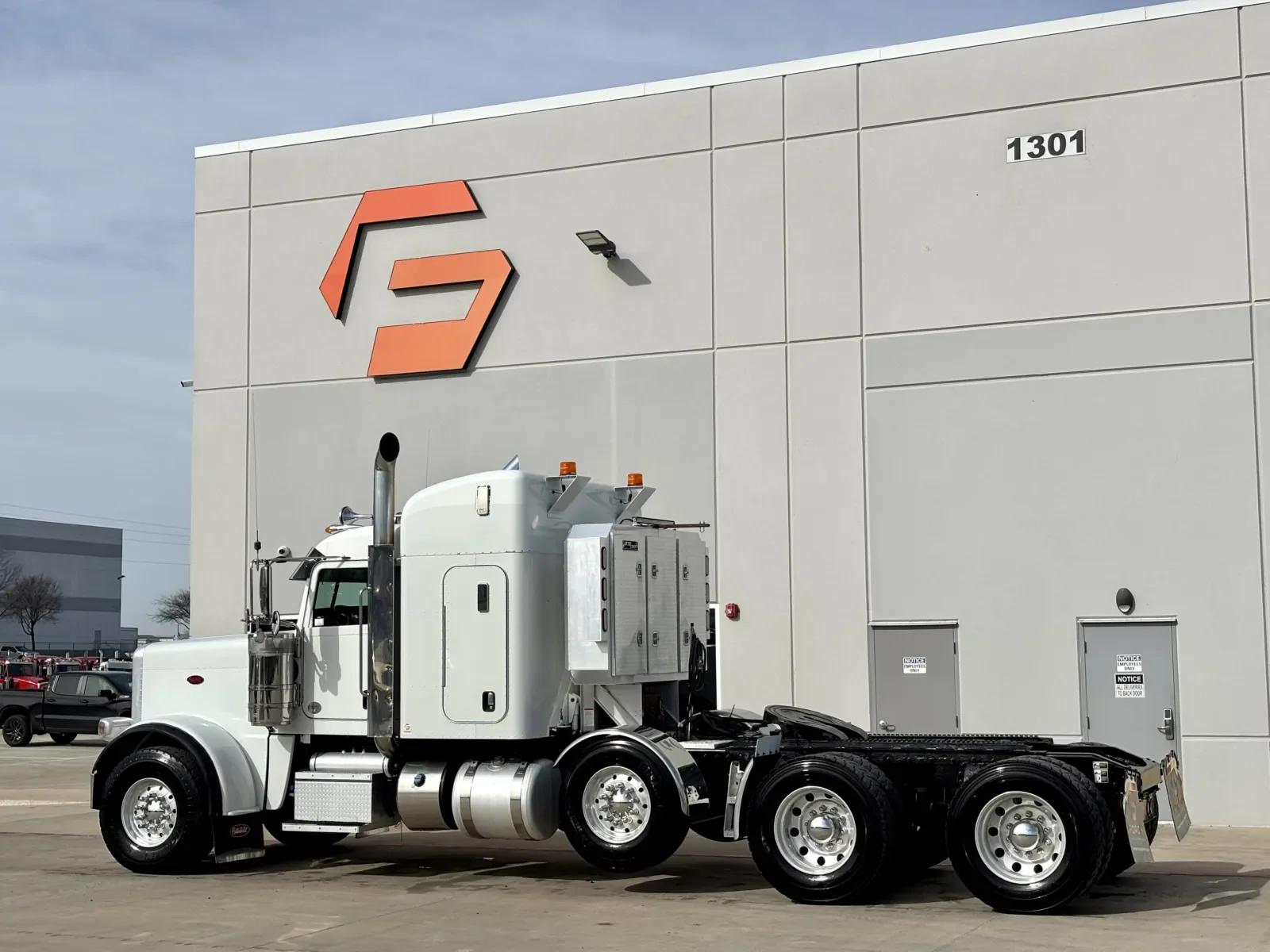 2017 Peterbilt 389 in Hutchins, TX — photo 6