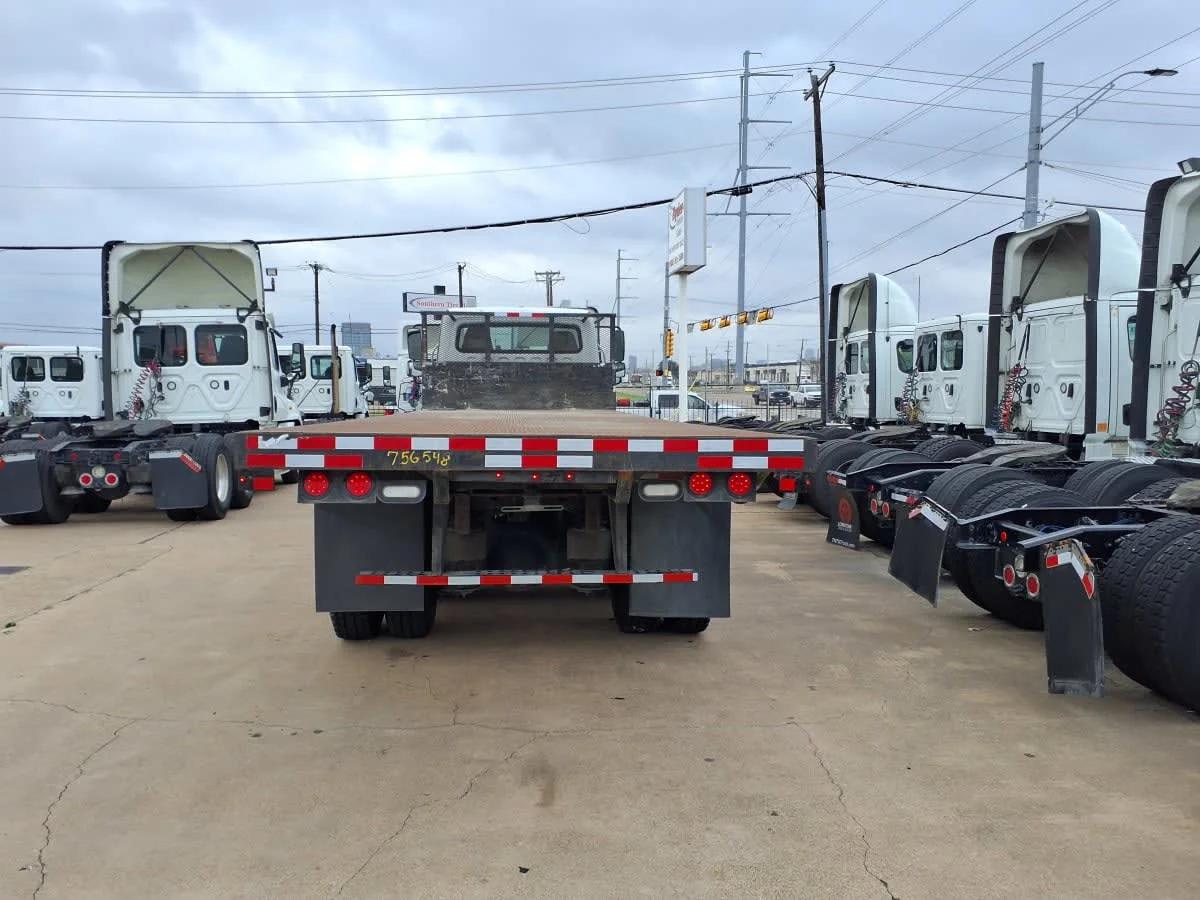 2018 Freightliner M2 106 in Houston, TX — photo 5