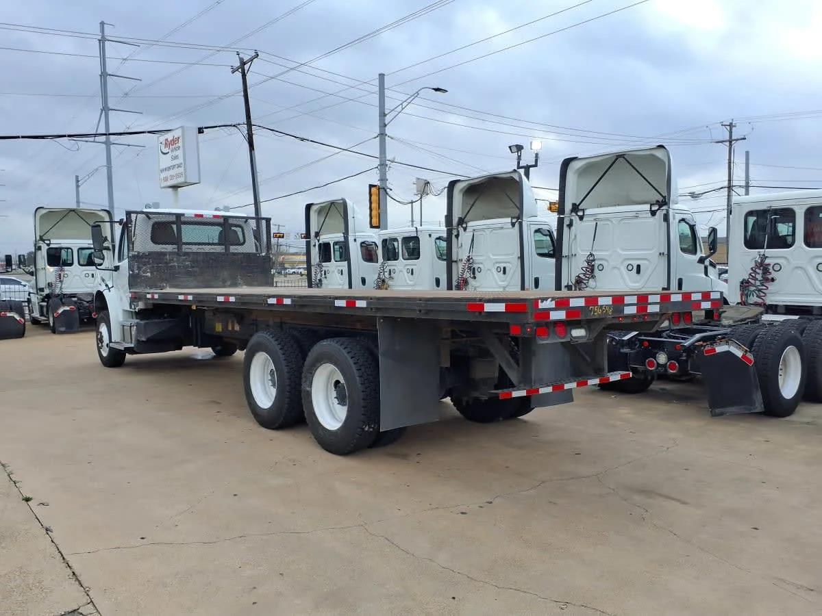 2018 Freightliner M2 106 in Houston, TX — photo 6