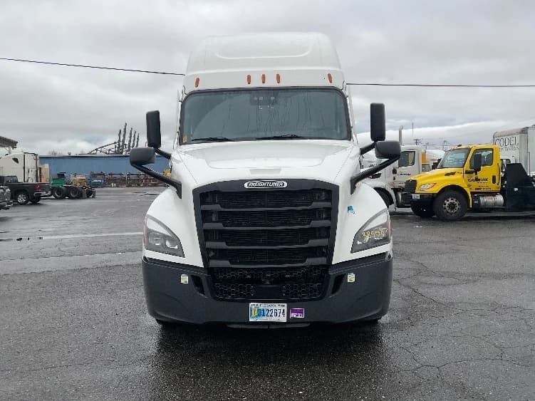 2022 Freightliner Cascadia in Tacoma, WA — photo 2