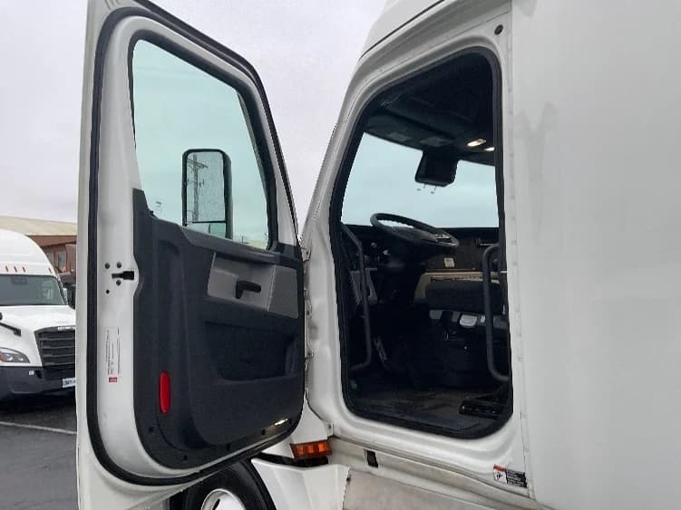 2022 Freightliner Cascadia in Tacoma, WA — photo 9