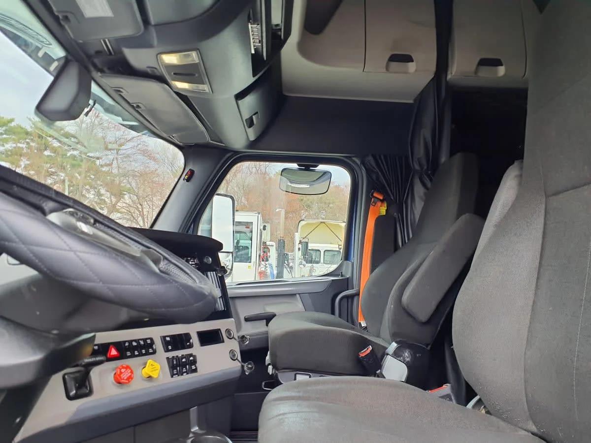 2020 Freightliner Cascadia in Springfield, MA — photo 11