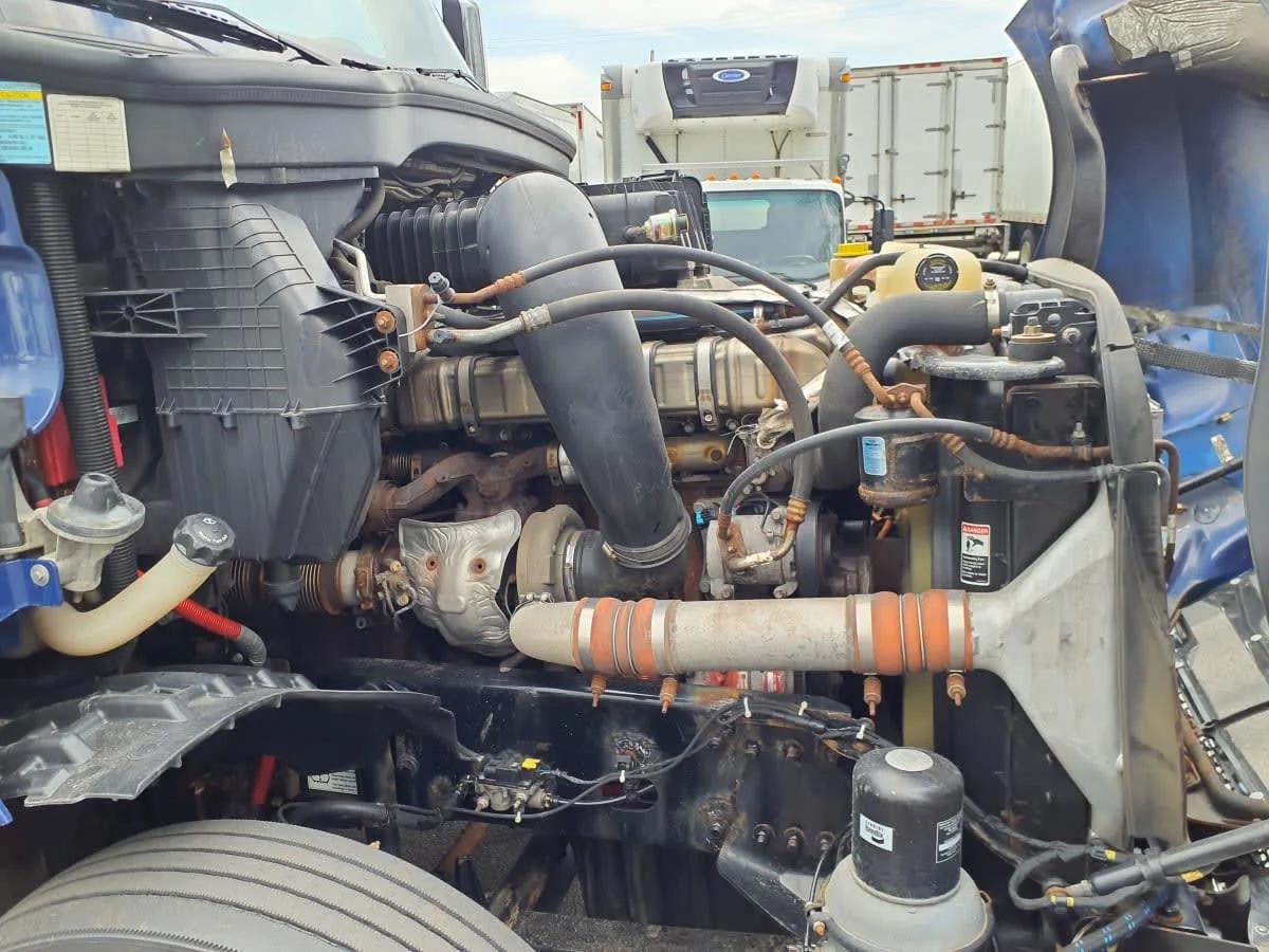 2020 Freightliner Cascadia in Springfield, MA — photo 12