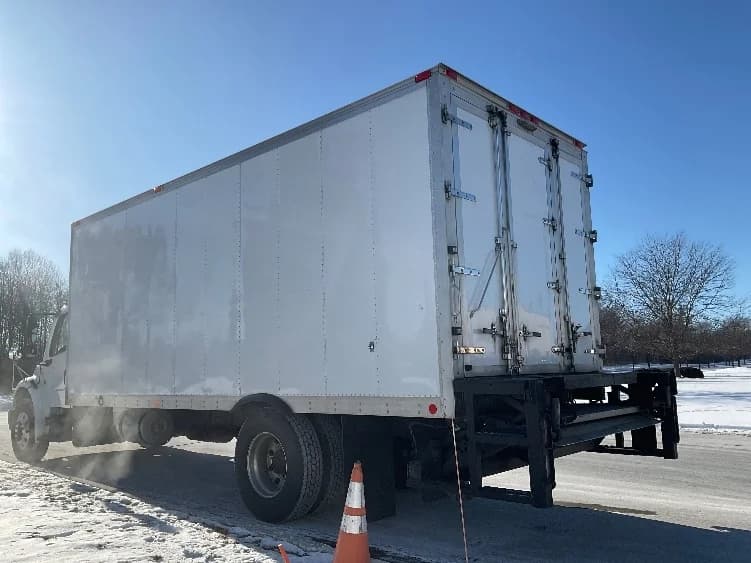 2016 Freightliner M2 106 in De Pere, WI — photo 6