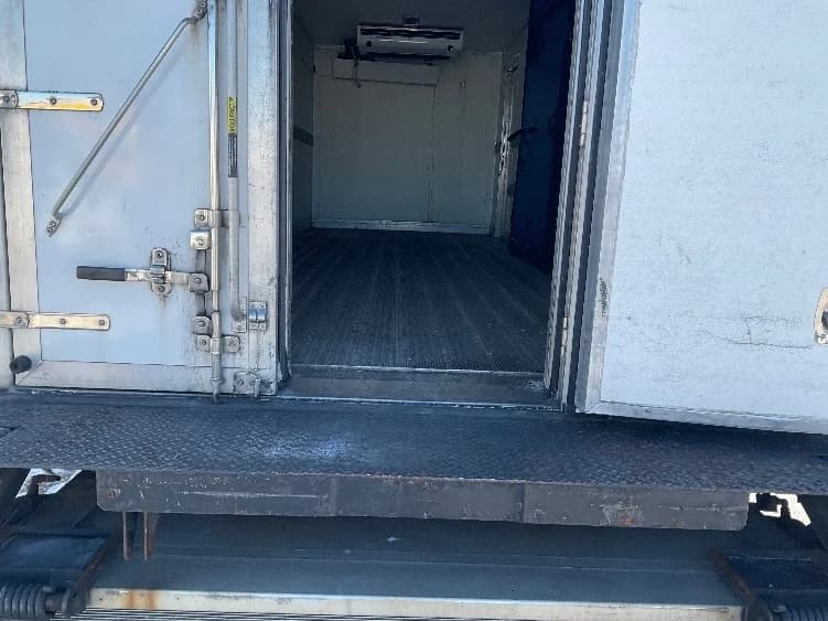 2016 Freightliner M2 106 in De Pere, WI — photo 10
