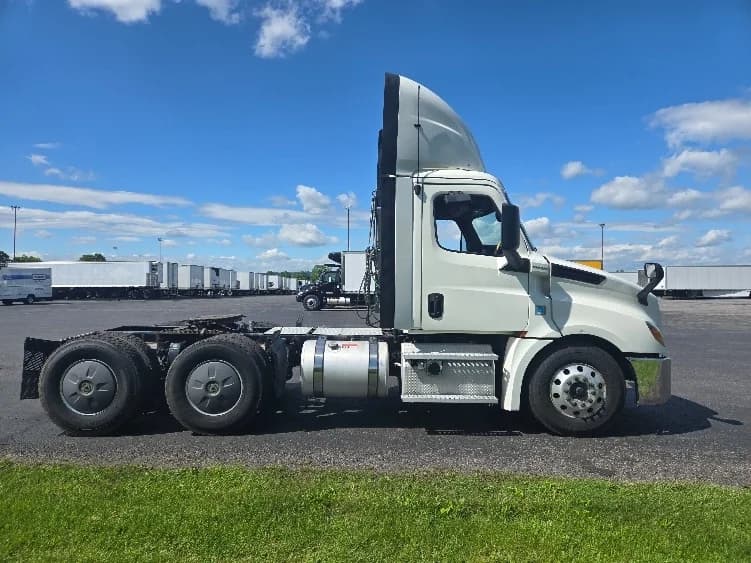 2019 Freightliner Cascadia in White Deer, PA — photo 8