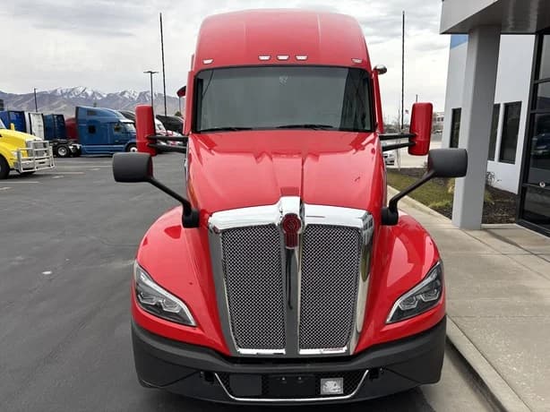 2023 Kenworth T680 in Salt Lake City, UT — photo 2