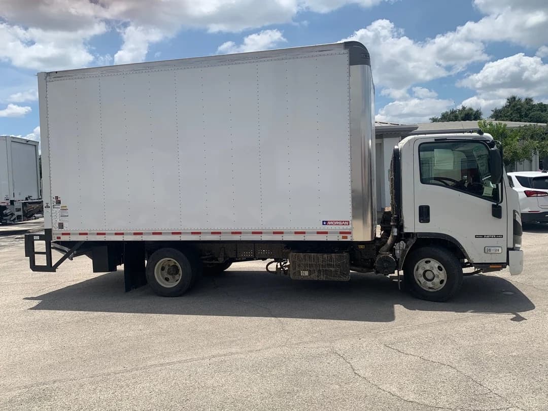 2024 Isuzu NPR in SAN ANTONIO, TX — photo 3