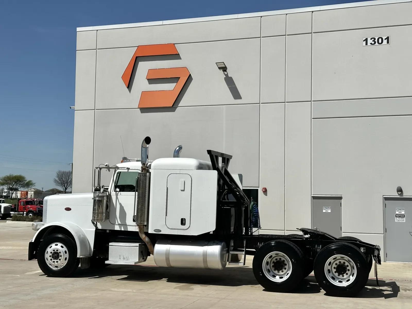 2008 Peterbilt 388 in Hutchins, TX — photo 6
