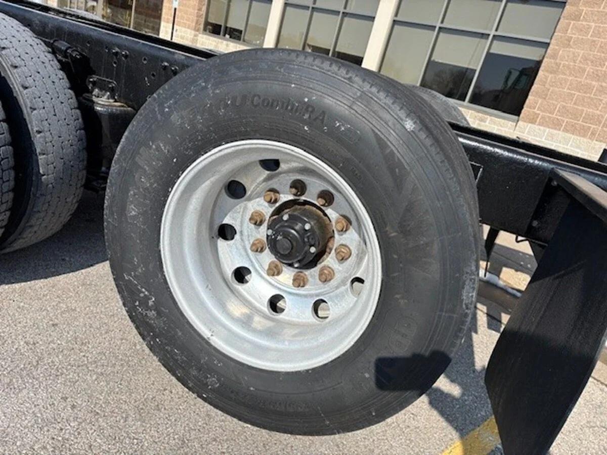 2021 Freightliner 122SD — photo 14