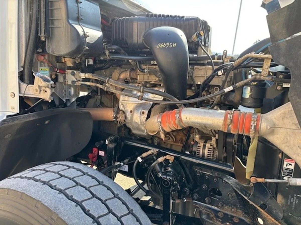 2021 Freightliner 122SD — photo 21