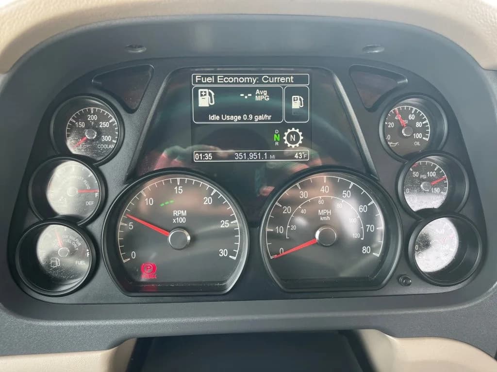 2020 Peterbilt 567 in Springfield, MO — photo 11
