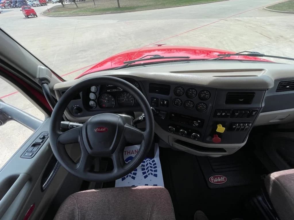 2020 Peterbilt 567 in Springfield, MO — photo 12