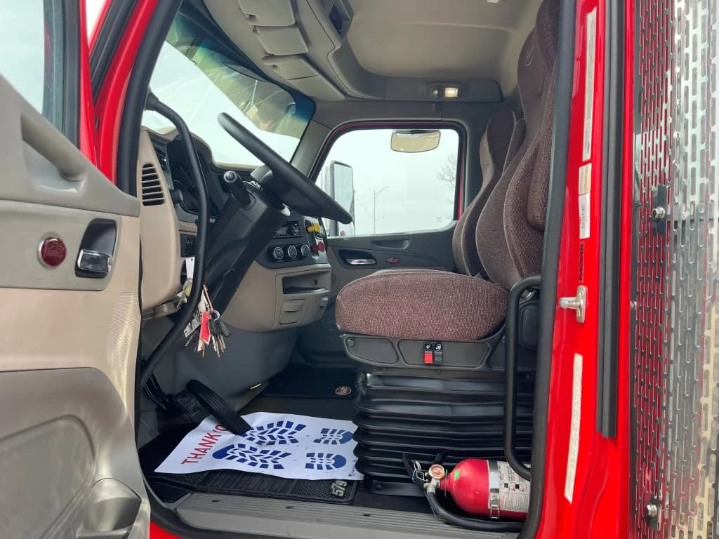 2020 Peterbilt 567 in Springfield, MO — photo 10