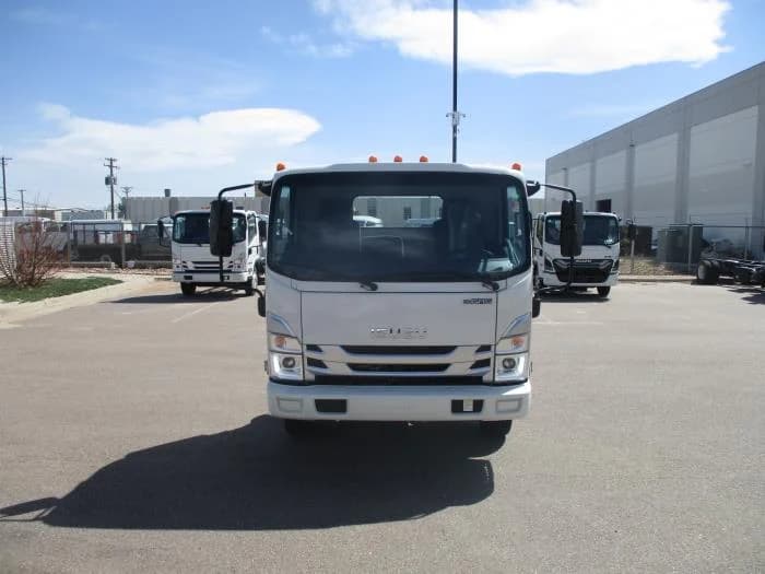 2026 Isuzu NQR — photo 2