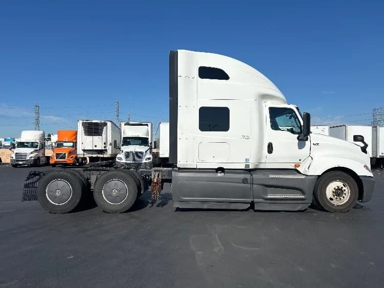2023 International LT in Torrance, CA — photo 8