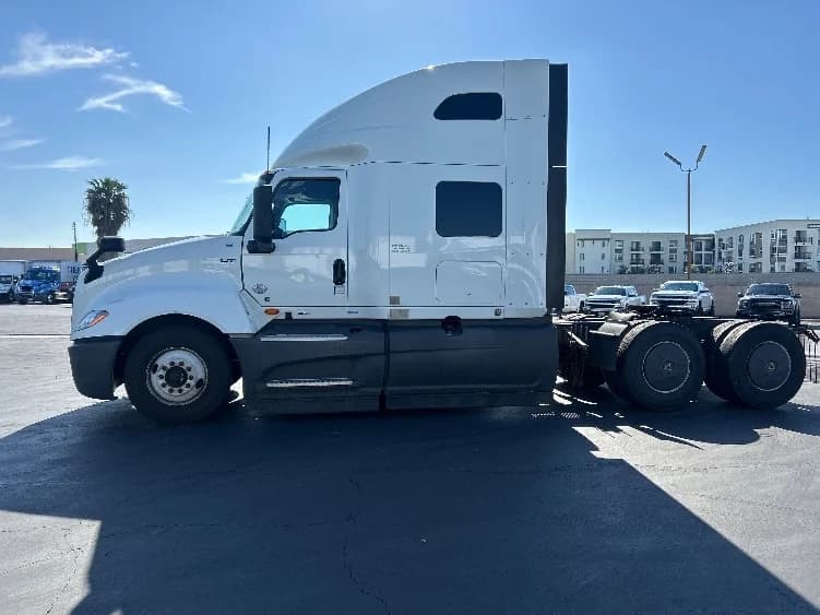 2023 International LT in Torrance, CA — photo 4