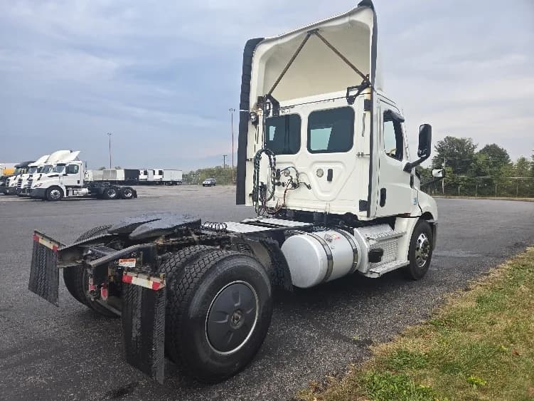 2020 Freightliner Cascadia in White Deer, PA — photo 7