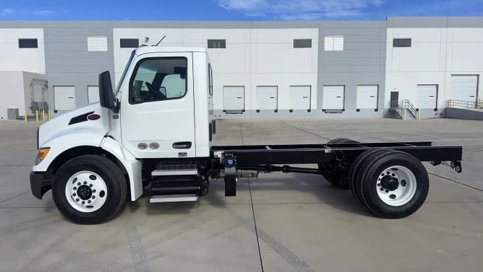 2025 Peterbilt 536 — photo 9