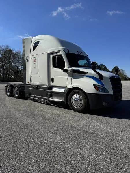 2022 Freightliner Cascadia in Montgomery, AL — photo 3