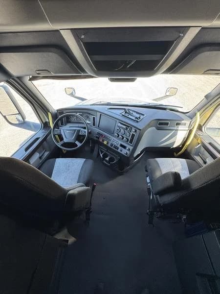 2022 Freightliner Cascadia in Montgomery, AL — photo 6