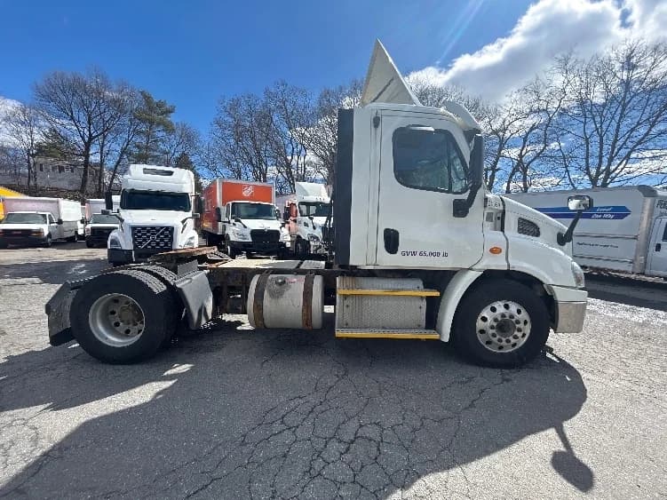 2017 Freightliner Cascadia in Braintree, MA — photo 8