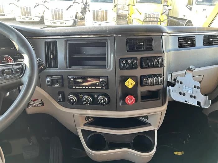 2024 Peterbilt 579 in Houston, TX — photo 38