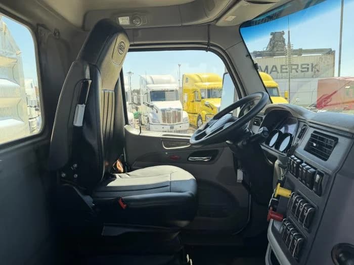 2021 Peterbilt 567 — photo 26