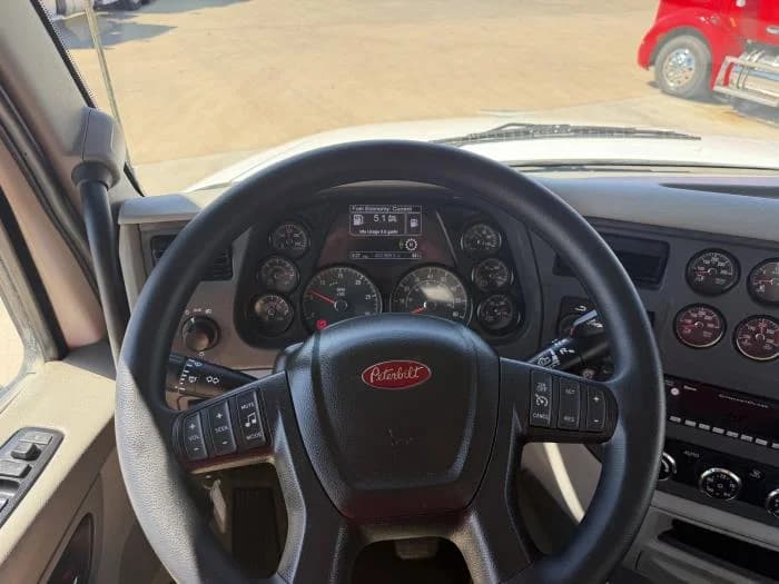 2021 Peterbilt 567 — photo 33