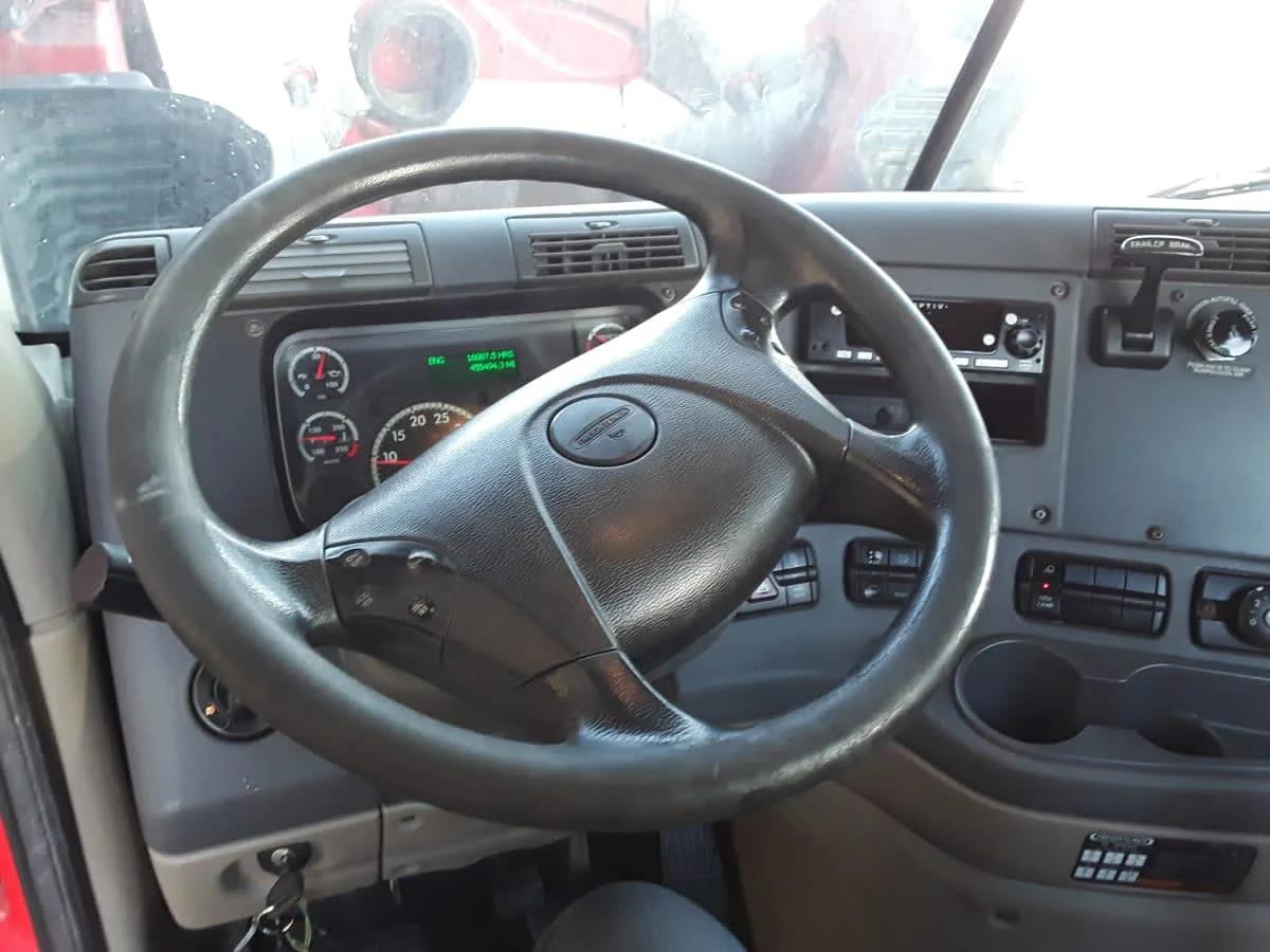 2016 Freightliner Cascadia in Kansas City, MO — photo 7