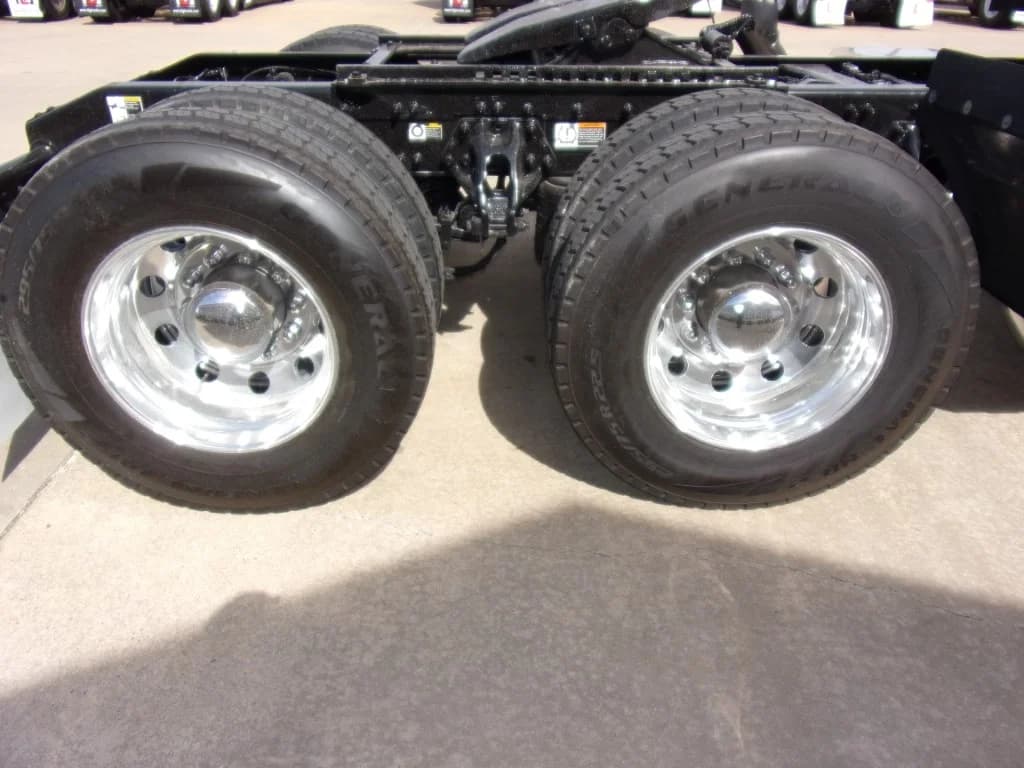 2021 Peterbilt 579 in Fort Smith, AR — photo 4