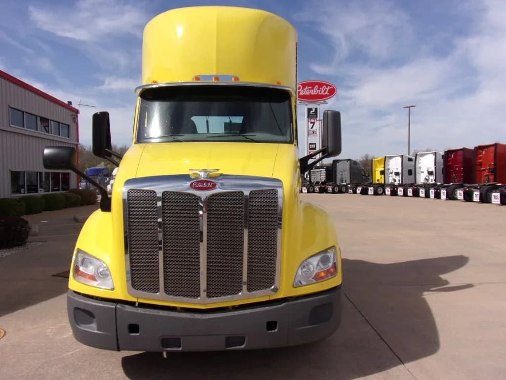 2021 Peterbilt 579 in Fort Smith, AR — photo 2