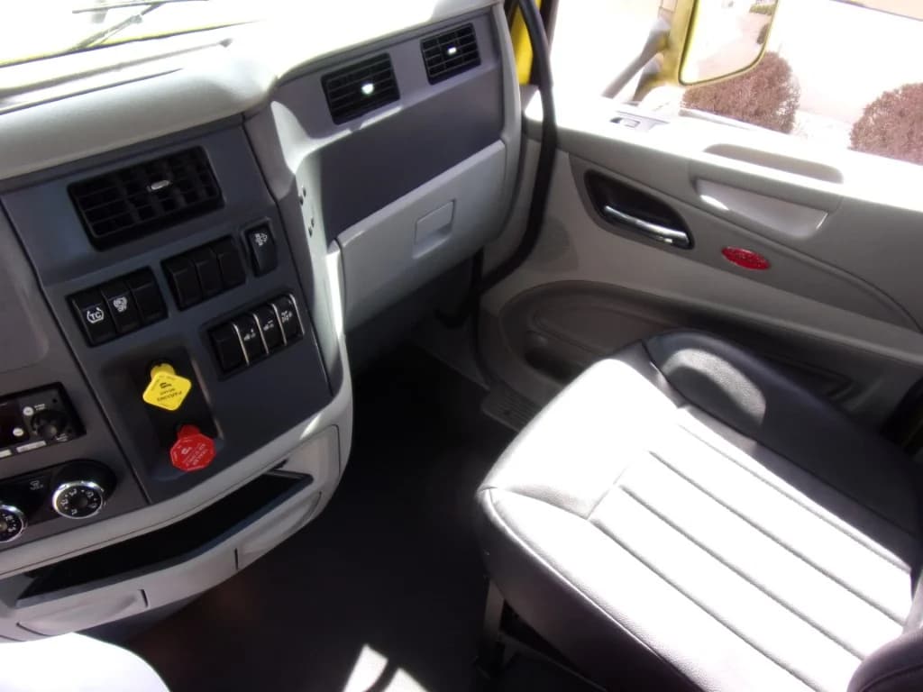 2021 Peterbilt 579 in Fort Smith, AR — photo 12