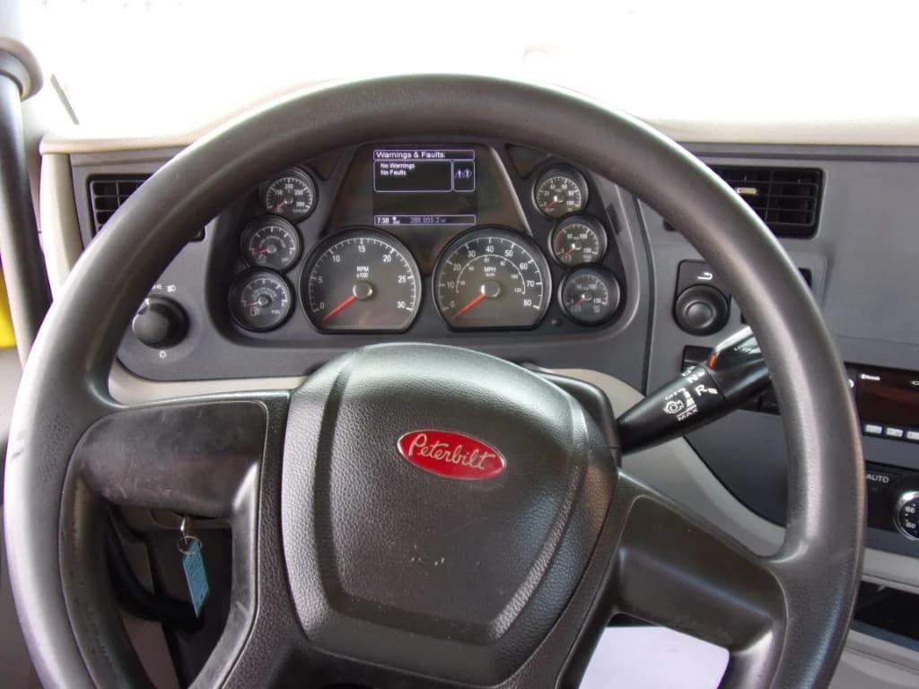 2021 Peterbilt 579 in Fort Smith, AR — photo 13