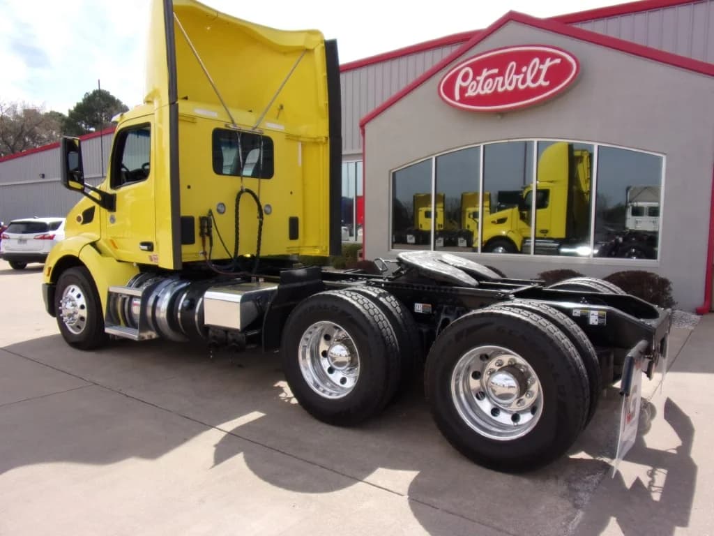 2021 Peterbilt 579 in Fort Smith, AR — photo 8