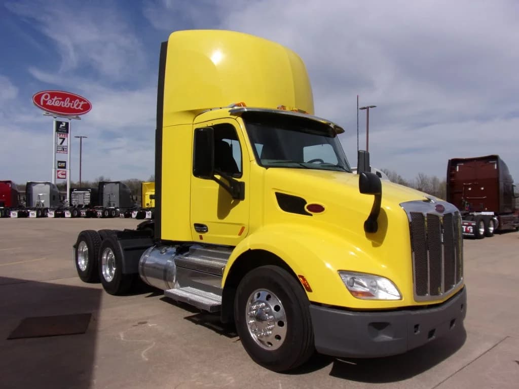 2021 Peterbilt 579 in Fort Smith, AR — photo 3