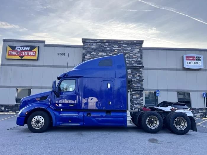 2022 Peterbilt 579 in Atlanta, GA — photo 2