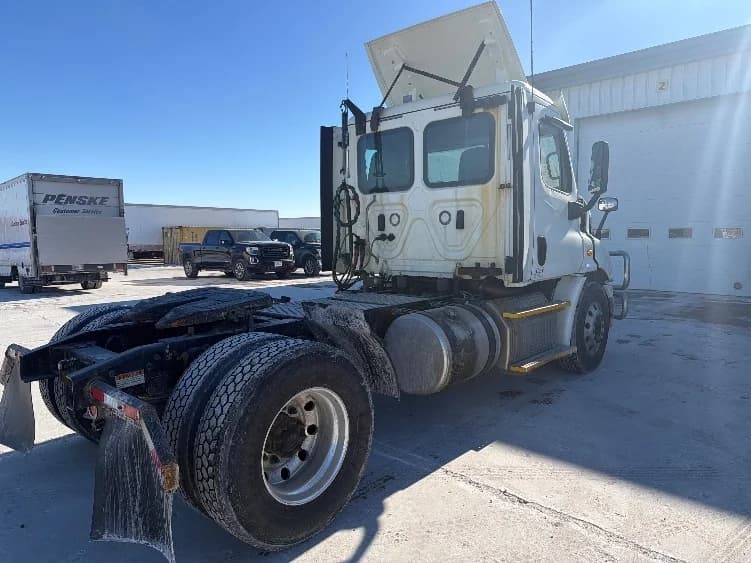 2018 Freightliner Cascadia in Sturtevant, WI — photo 7