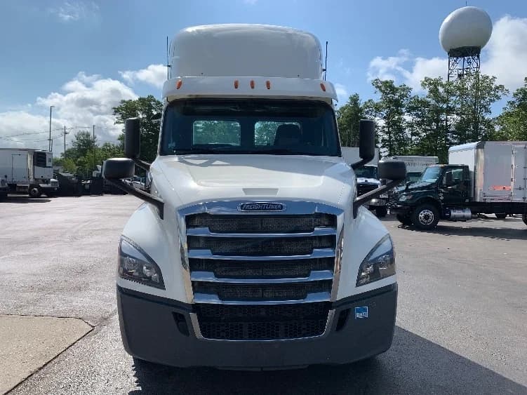 2020 Freightliner Cascadia in Norton, MA — photo 2