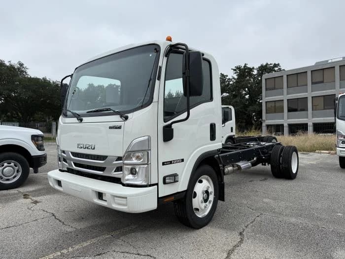 2025 Isuzu NRR in Dallas, TX — photo 3