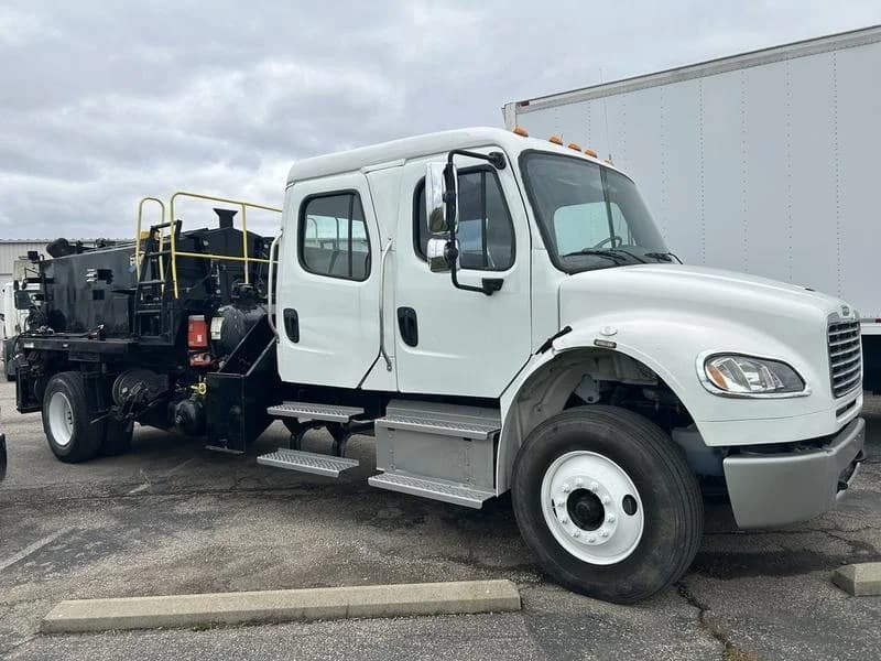 2021 Freightliner M2 106 in Cincinnati, OH — photo 21