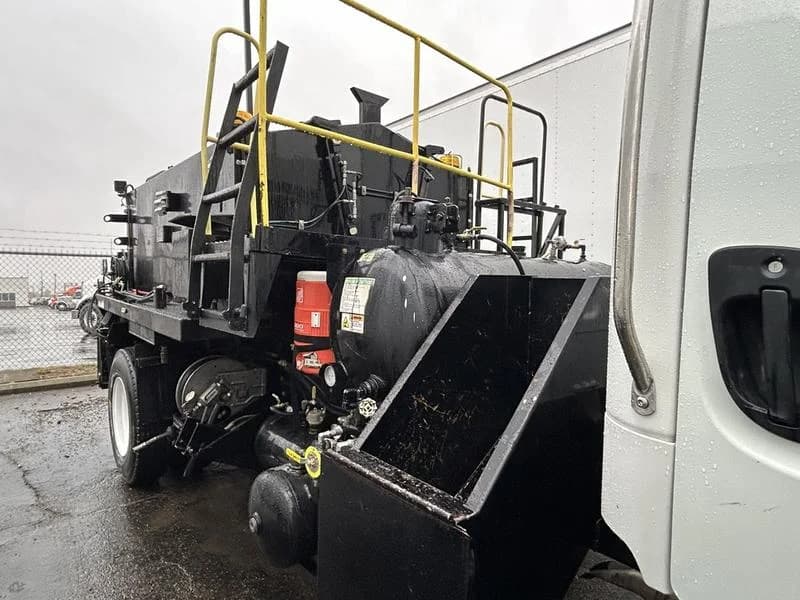 2021 Freightliner M2 106 in Cincinnati, OH — photo 9