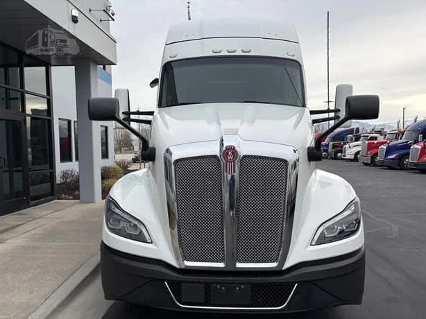 2023 Kenworth T680 in Salt Lake City, UT — photo 3
