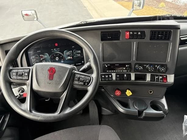 2023 Kenworth T680 in Salt Lake City, UT — photo 10