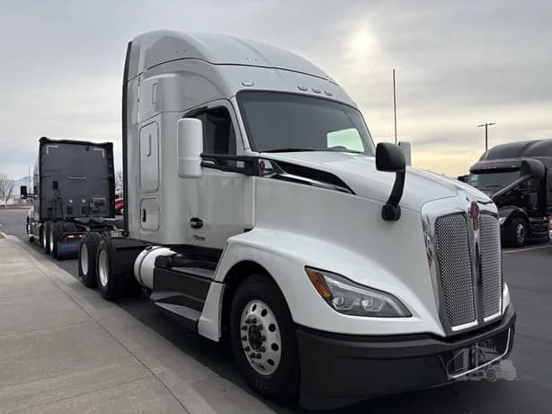 2023 Kenworth T680 in Salt Lake City, UT — photo 2