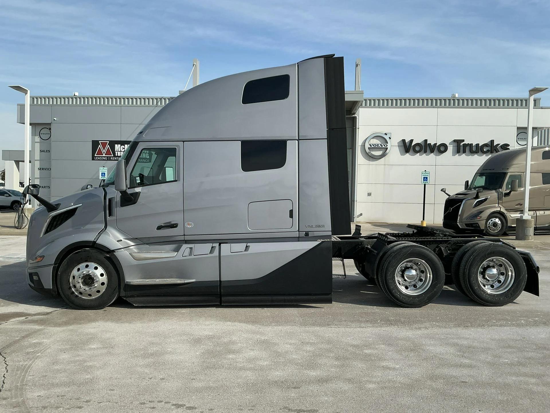 2026 Volvo VNL 860 in Indianapolis, IN — photo 8