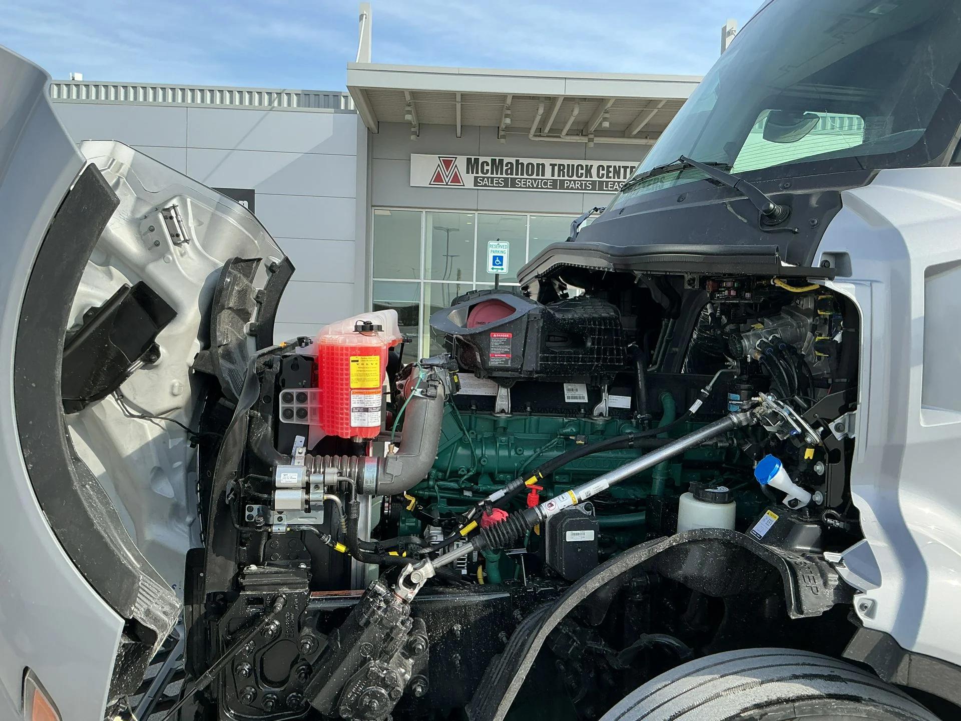 2026 Volvo VNL 860 in Indianapolis, IN — photo 9