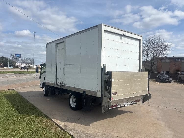2021 Isuzu NRR in San Antonio, TX — photo 6